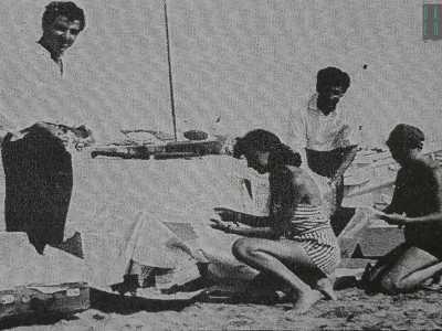 I manufatti venivano acquistati a cifre irrisorie dagli �sgamm�tte� ossia i venditori ambulanti che appunto "sgambettavano" di citt� in citt� per rivenderli a prezzi molto pi� alti (foto tratta dal volume "Capurso tra storia e cronaca" di Gino Pastore)